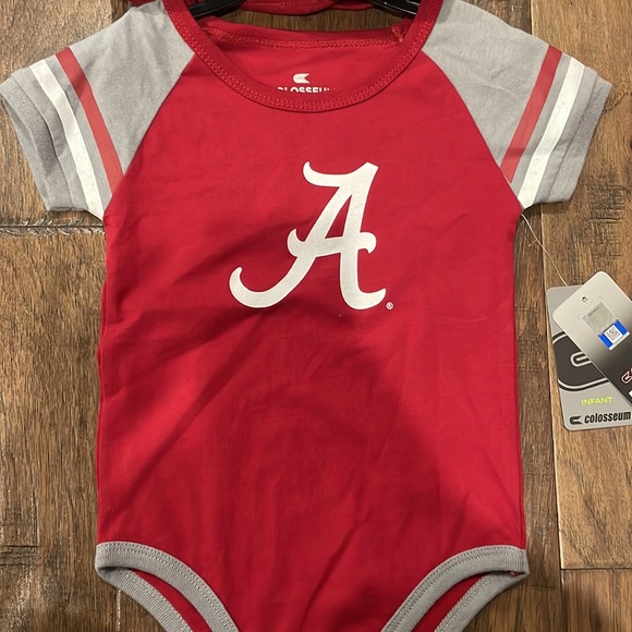 Size 6-12 months Alabama onesie + bib set- NWT - Picture 2 of 3